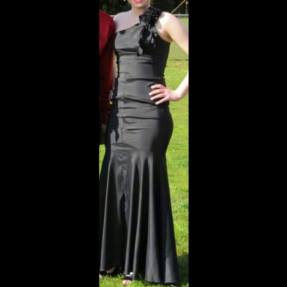 Black prom dress
